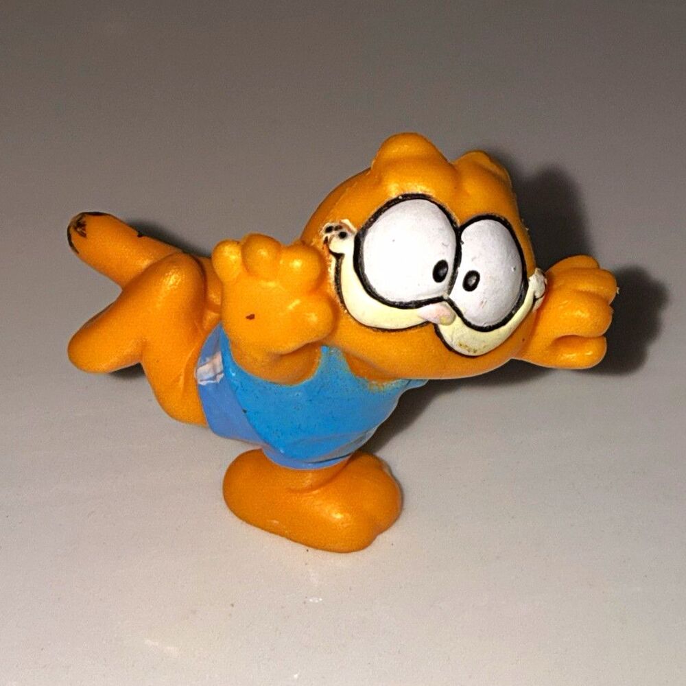 Garfield 1981 Plastic Figurine Orange Cat in Blue Outfit 2 in Tall